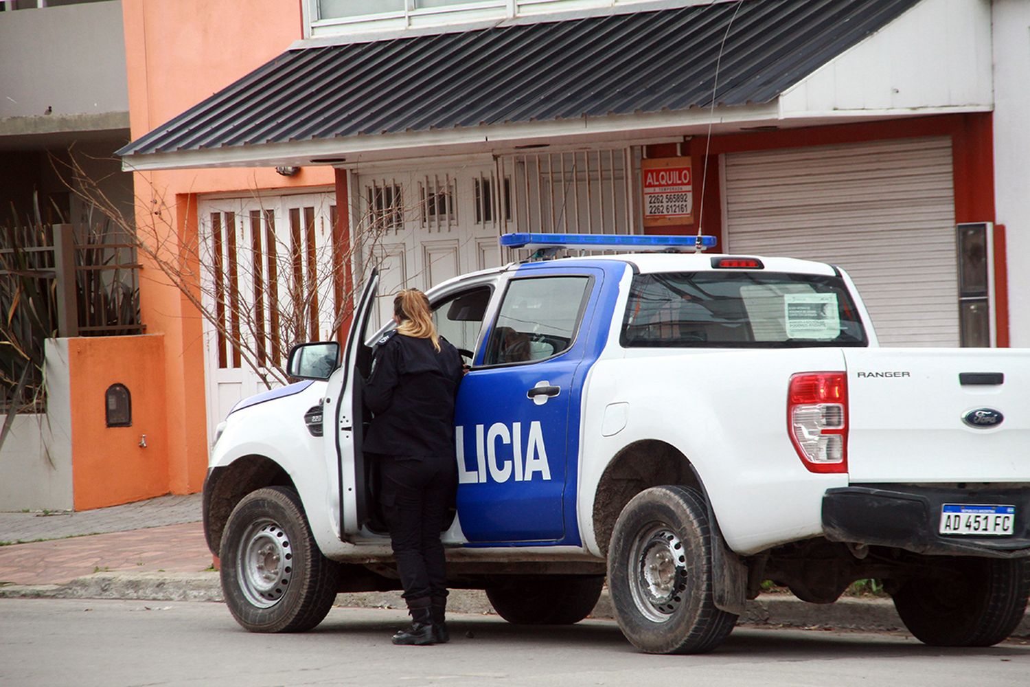 Comerciante se trenzó con ladrones y los puso en fuga