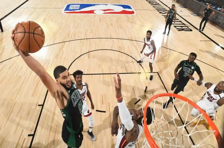 Video: la espectacular jugada que le dio una importante victoria a Miami Heat en la NBA