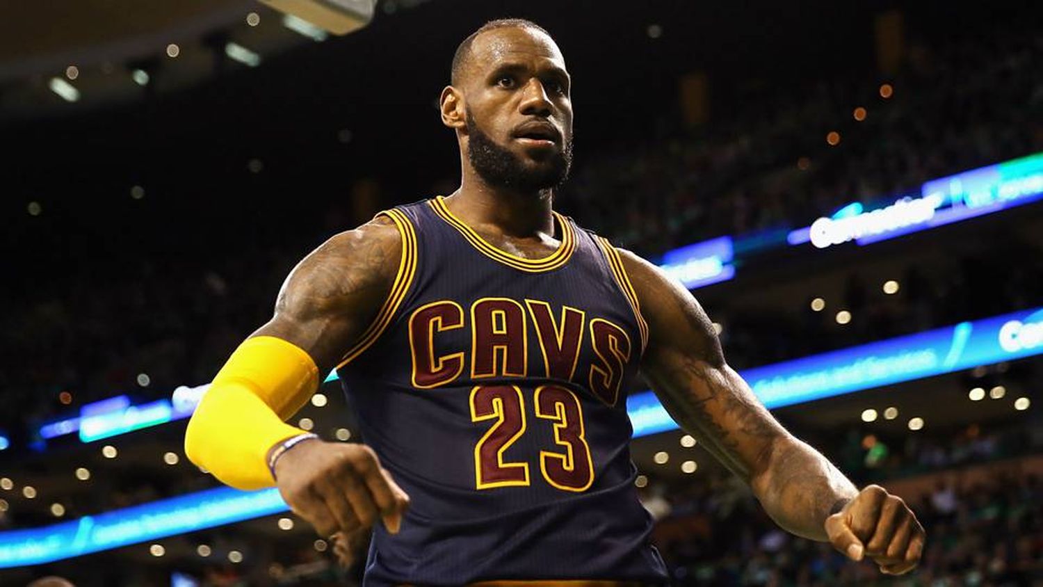 Lebron James se refirió a la muerte de un afroamericano, “nos están cazando”,