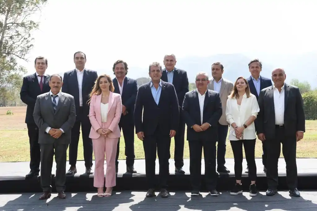 El ministro de Economía y candidato presidencial de Unión por la Patria, Sergio Massa, encabezó un acto en la provincia de Salta junto a los gobernadores del Norte Grande