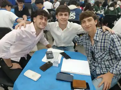 Alumnos gualeyos representan a la Escuela Normal en una competencia nacional de emprendedurismo