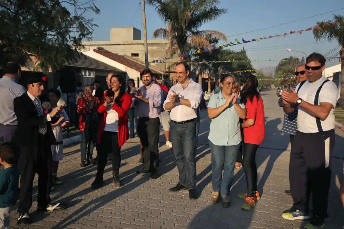 Corral habilitó obras de cordón cuneta y pavimento articulado