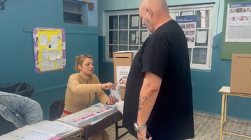 Santiago Cúneo votó en Malvinas Argentinas y llamó a “defender la Patria” con el sufragio