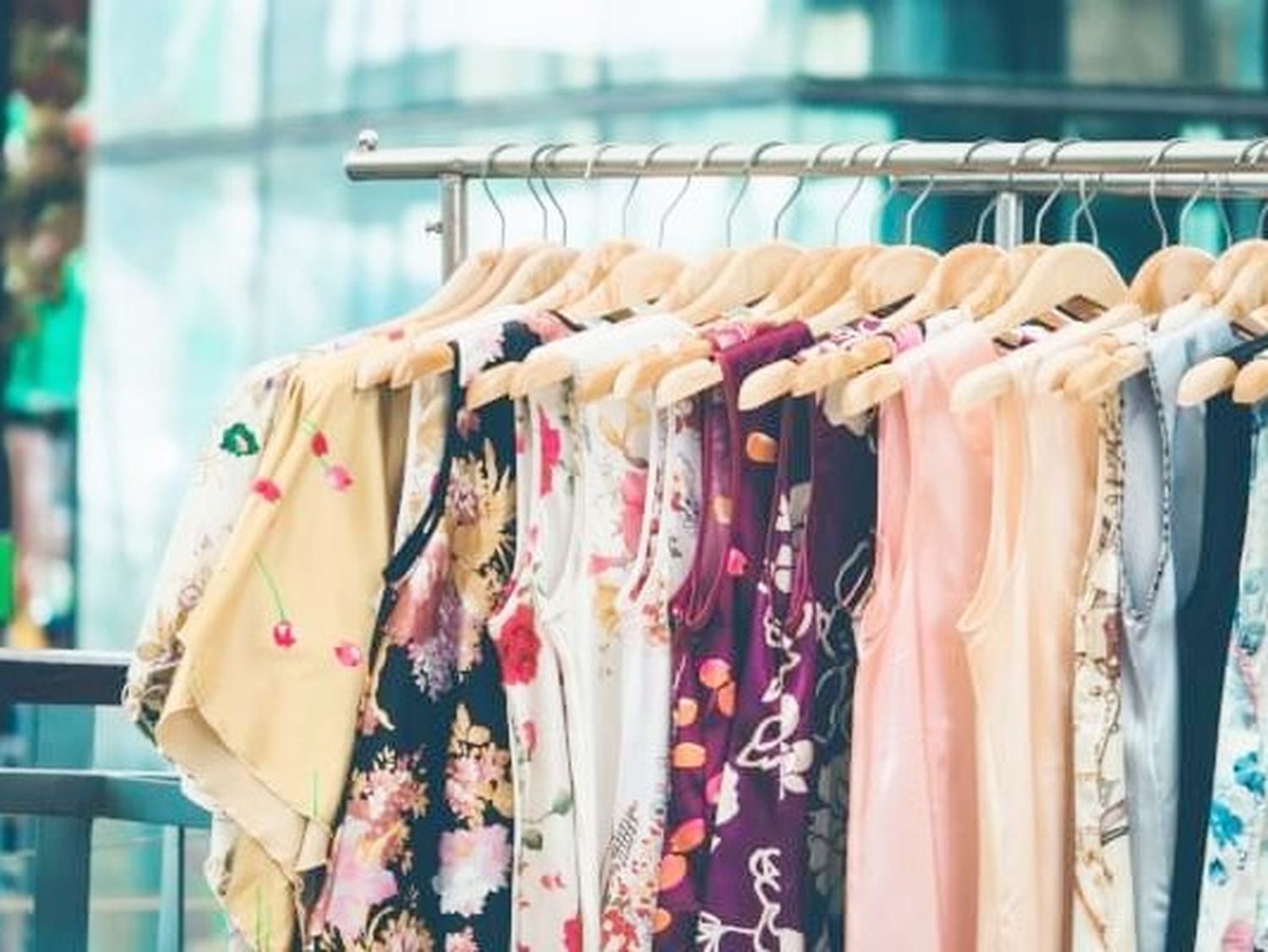 Se busca personal para tienda de ropa femenina