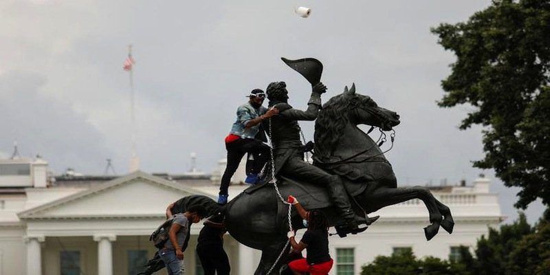 Trump autoriza detener a quienes destruyan monumentos o estatuas