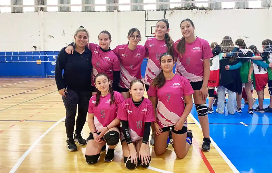 Chicas de San Cayetano en el torneo de la Liga Necochea