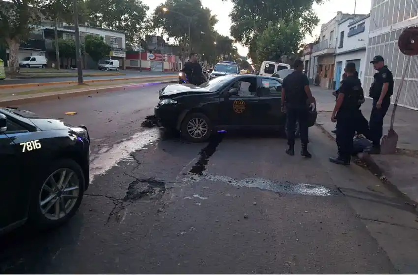 Asaltó a un taxista, se fugó en el auto y lo persiguieron por más de 40 cuadras