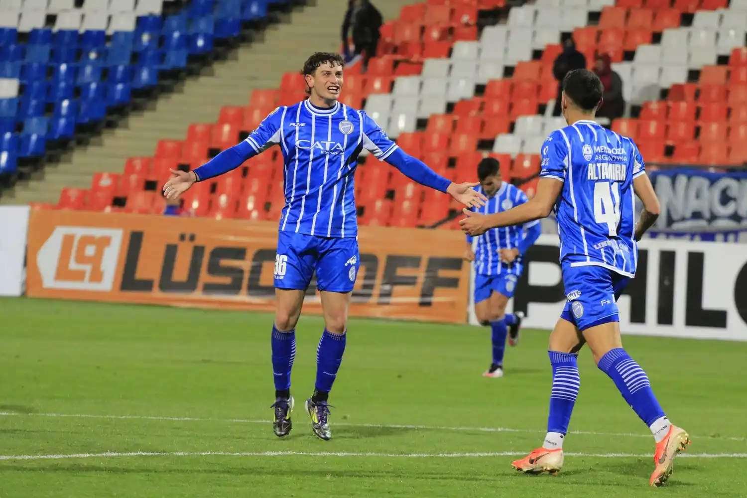 Godoy Cruz le hizo cuatro a Riestra