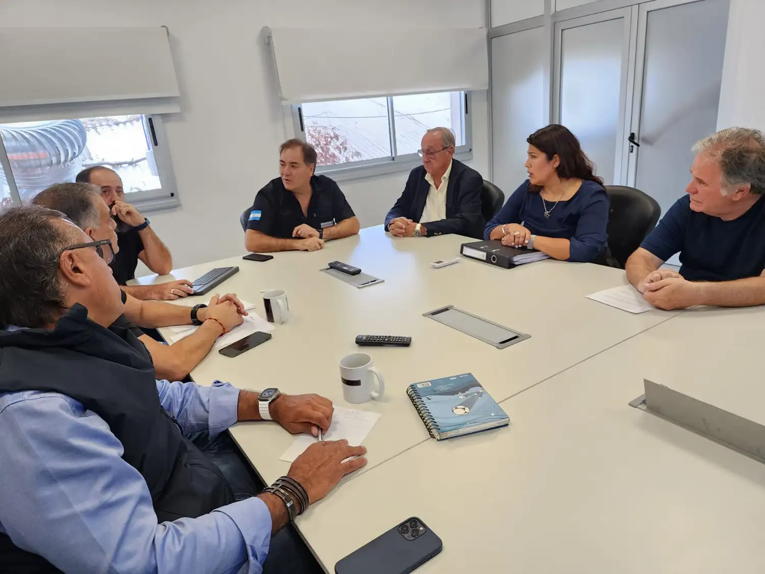 El Intendente junto a sus colaboradores en una audiencia en el Ministerio de Seguridad bonaerense.
