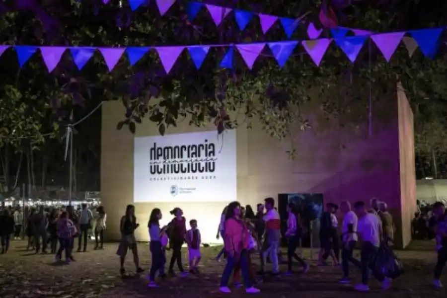 Música, danza, gastronomía y memoria: cómo se vivió Colectividades de Rosario 2023 en el stand de Argentina