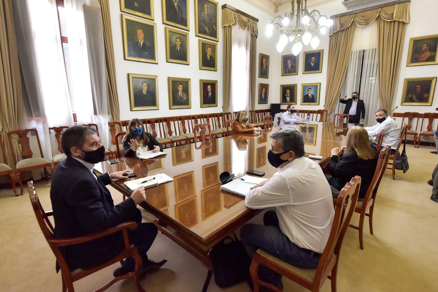 Ballay comunicó a los gremios estatales la propuesta de una suma fija para el último trimestre del año
