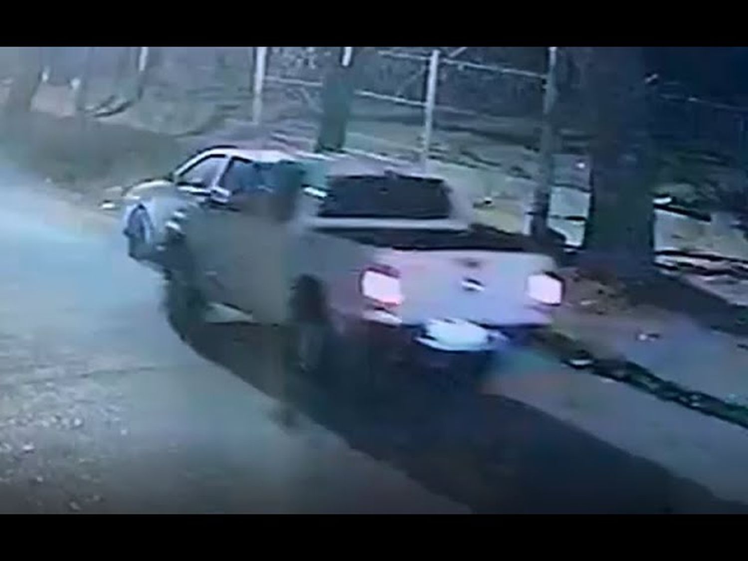 Video: le chocaron el auto estacionado y busca al responsable