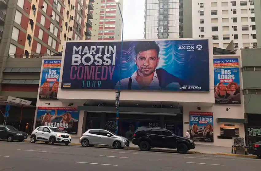 Martín Bossi inauguró la marquesina transiluminada más grande de Mar del Plata