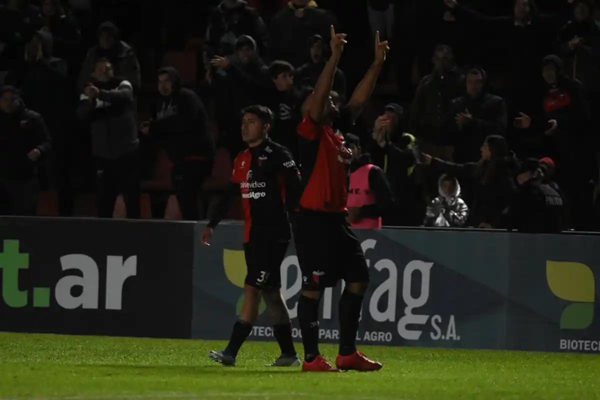 El segundo gol lo metió Wanchope Ábila