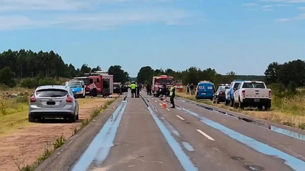 Un matrimonio rosarino y un bebé en gestación fallecieron en un accidente volviendo de Uruguay en la ruta 136