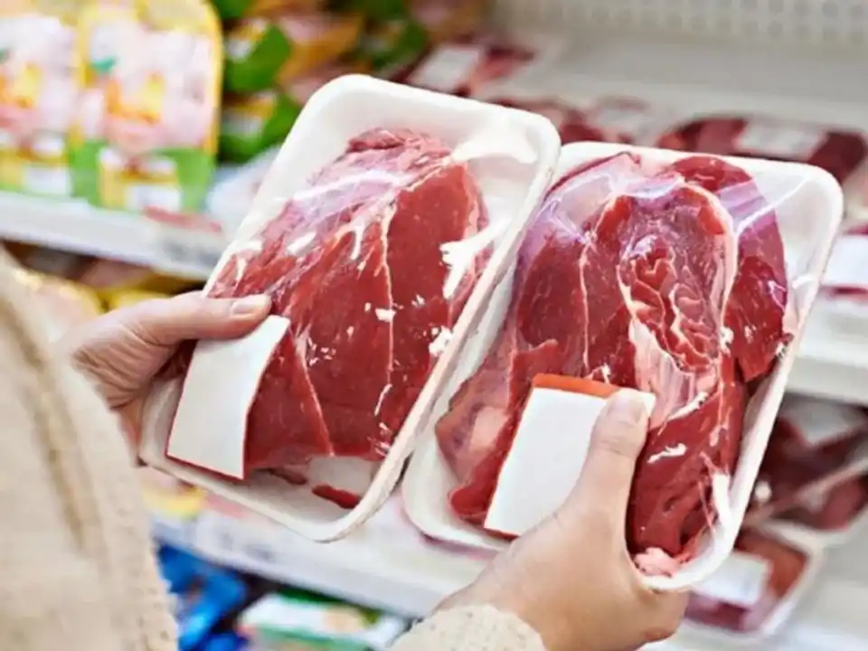 Aumentó el consumo de carnes en 2025 con mayor peso de la aviar y porcina ante el alza de precios de la vacuna