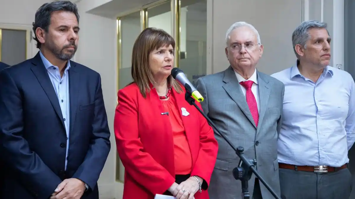 Bullrich repasó su mes de gestión y reiteró que “el que las hace las paga”