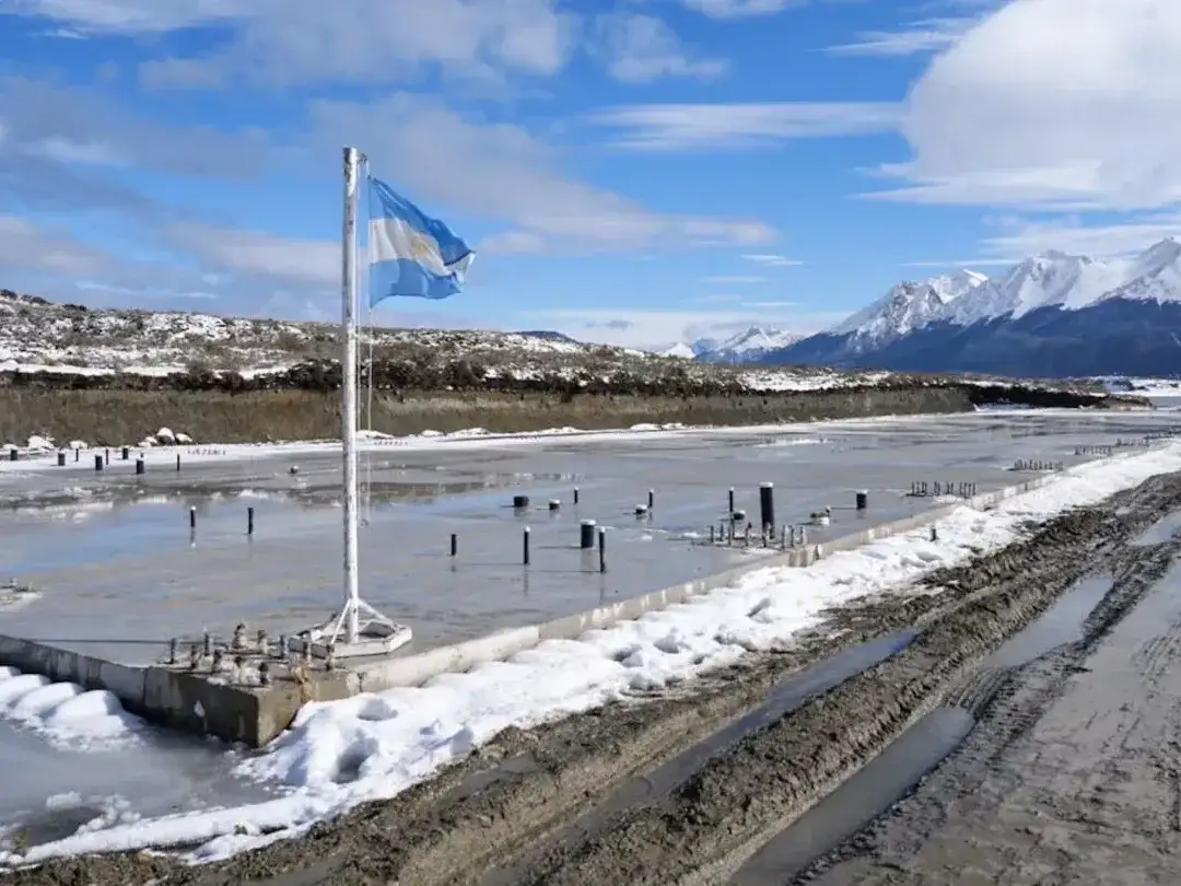 En medio de la tensión por Malvinas, el Gobierno destinará más de $300 mil millones en 2027 para la Base Naval de Ushuaia