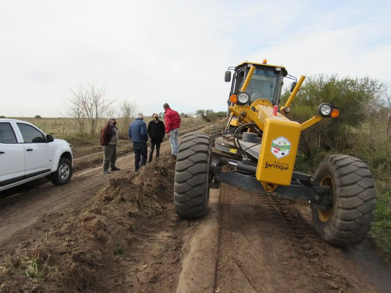 Avance en la reparación de caminos rurales impulsado por la Municipalidad de Larroque 