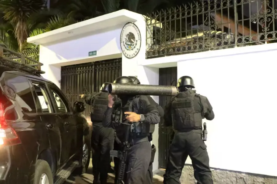 La Casa Blanca consideró "equivocadas" las acciones de Ecuador en contra de la Embajada de México
