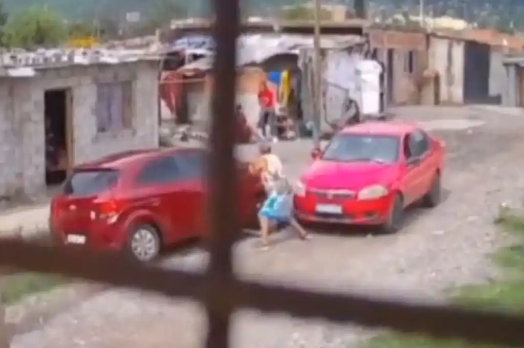 Conductor atropelló a un hombre y a una nena