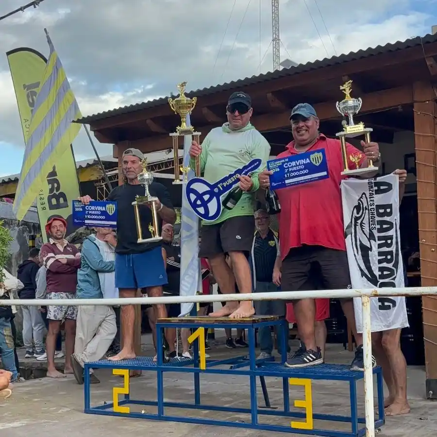 En lo más alto del podio, Luis “Caña” Rodríguez, el ganador de un concurso histórico en Marisol. En el segundo lugar quedó Diego Altuna y completó el podio Lucas Álvarez (Foto: Patricio Elias)