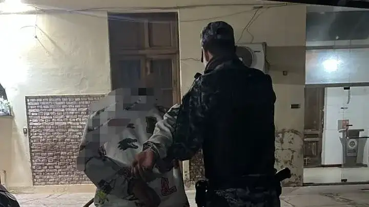 Madrugada agitada: tres detenidos tras ataques a móviles oficiales y disturbios