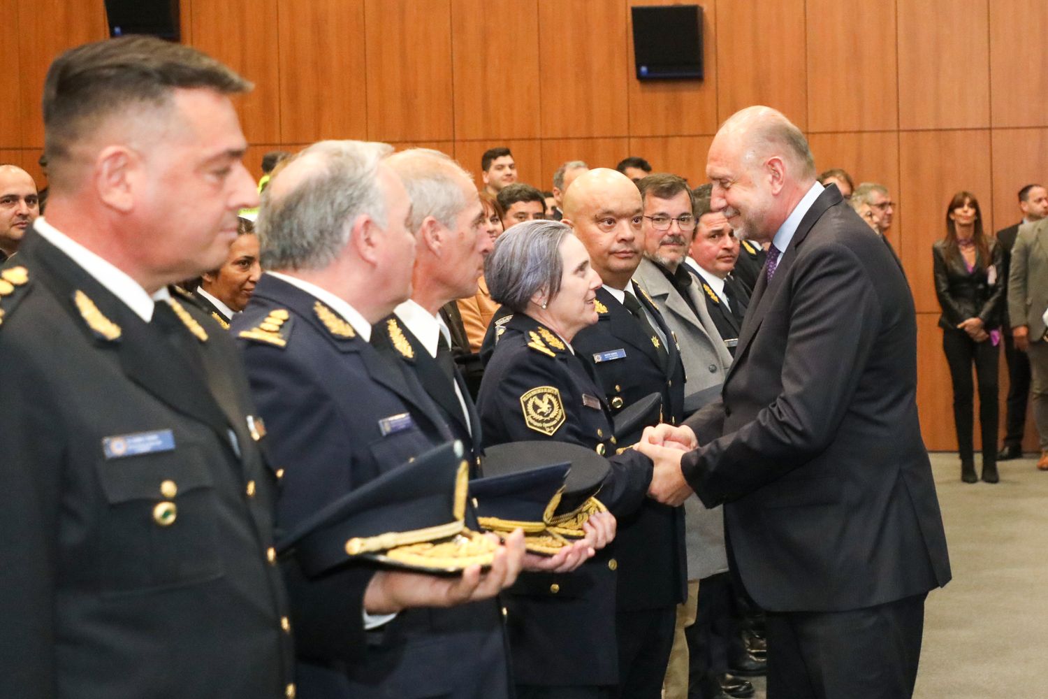 Perotti condecoró al jefe de la Unidad Regional IX