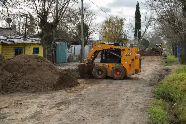 Avanzan las obras de ampliación de la red cloacal en el barrio Gallo Blanco