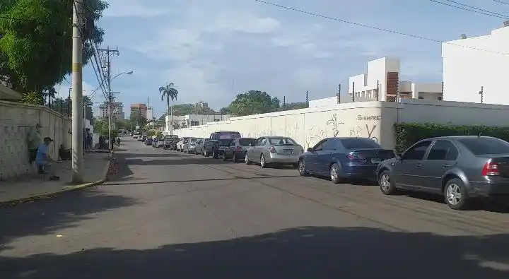 Combustible iraní empeora colas en gasolineras zulianas