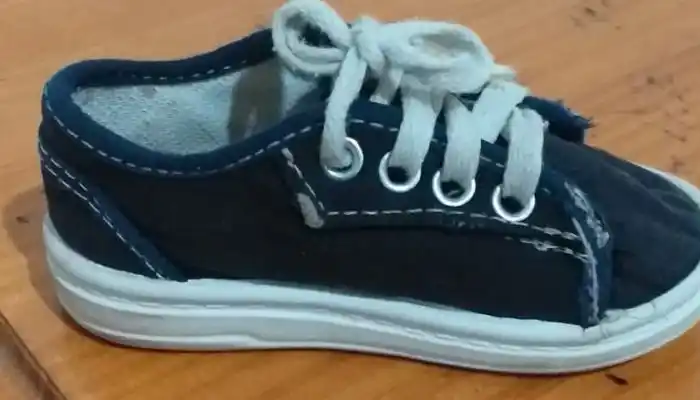 Zapatilla de bebé perdida