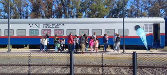 Con mucho público, se despidió el tren del Museo Ferroviario de la estación