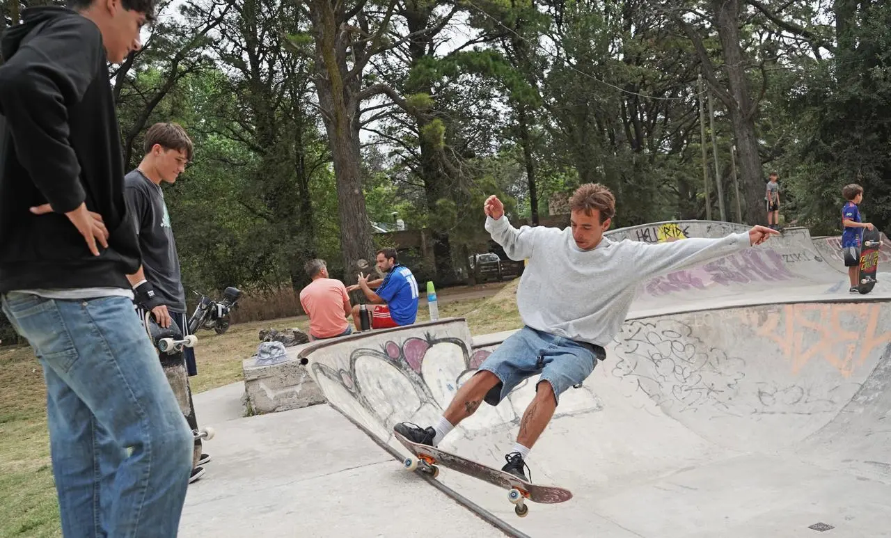 El bowl de skate. Es uno de los atractivos de la plaza barrial