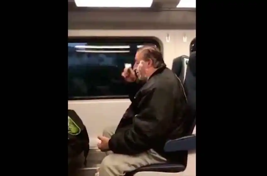 El video del hombre que se afeitaba en el tren se hizo viral y muchos se burlaron, pero detrás había una historia dolorosa