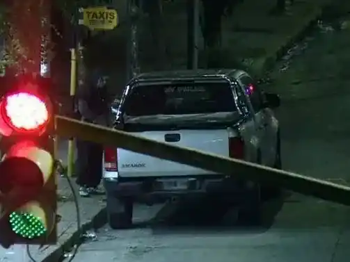 Detectaron por las cámaras del COM a un hombre que intentaba robar una camioneta y fue detenido
