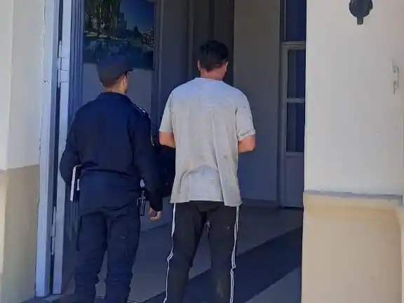Violencia de género, daños y amenazas: un joven de 29 años fue detenido