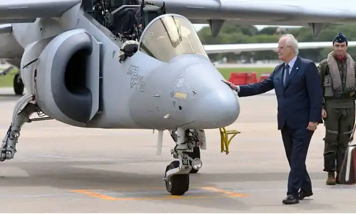 Taiana presentó aeronaves modernizadas por  la Fábrica Argentina de Aviones