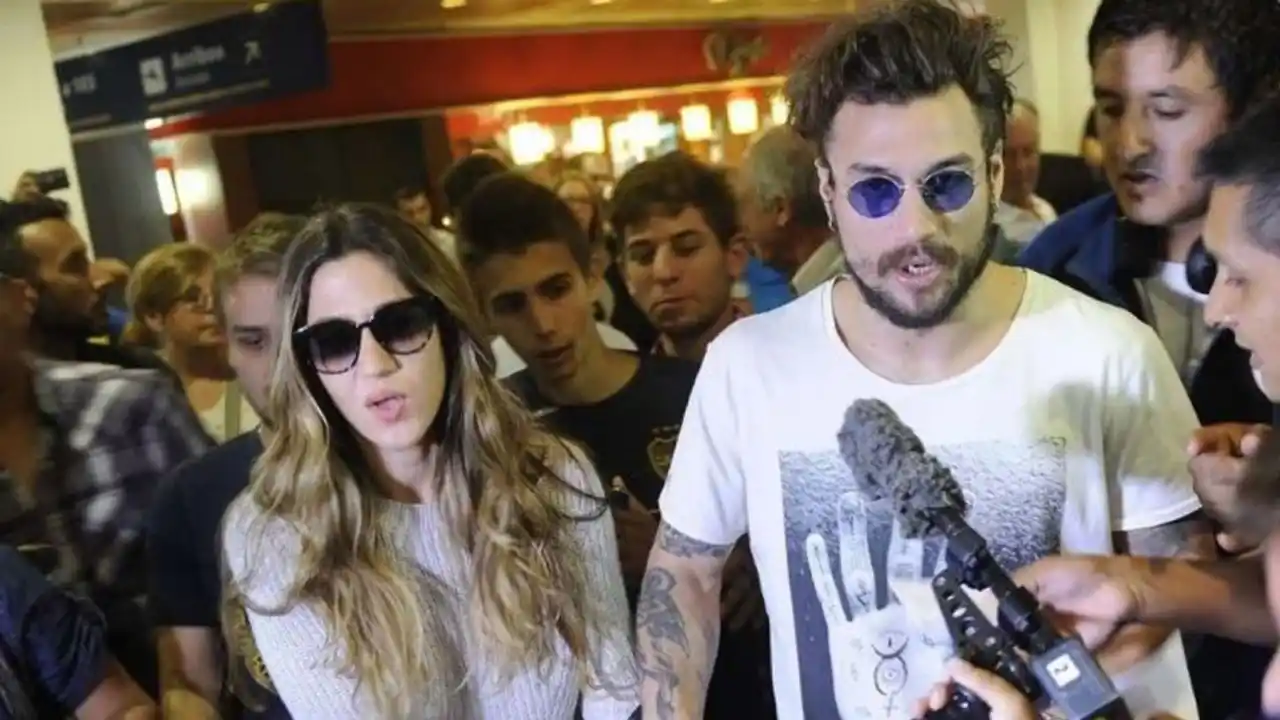 La foto de Jimena Barón y Daniel Osvaldo ¿chapando en un sillón?