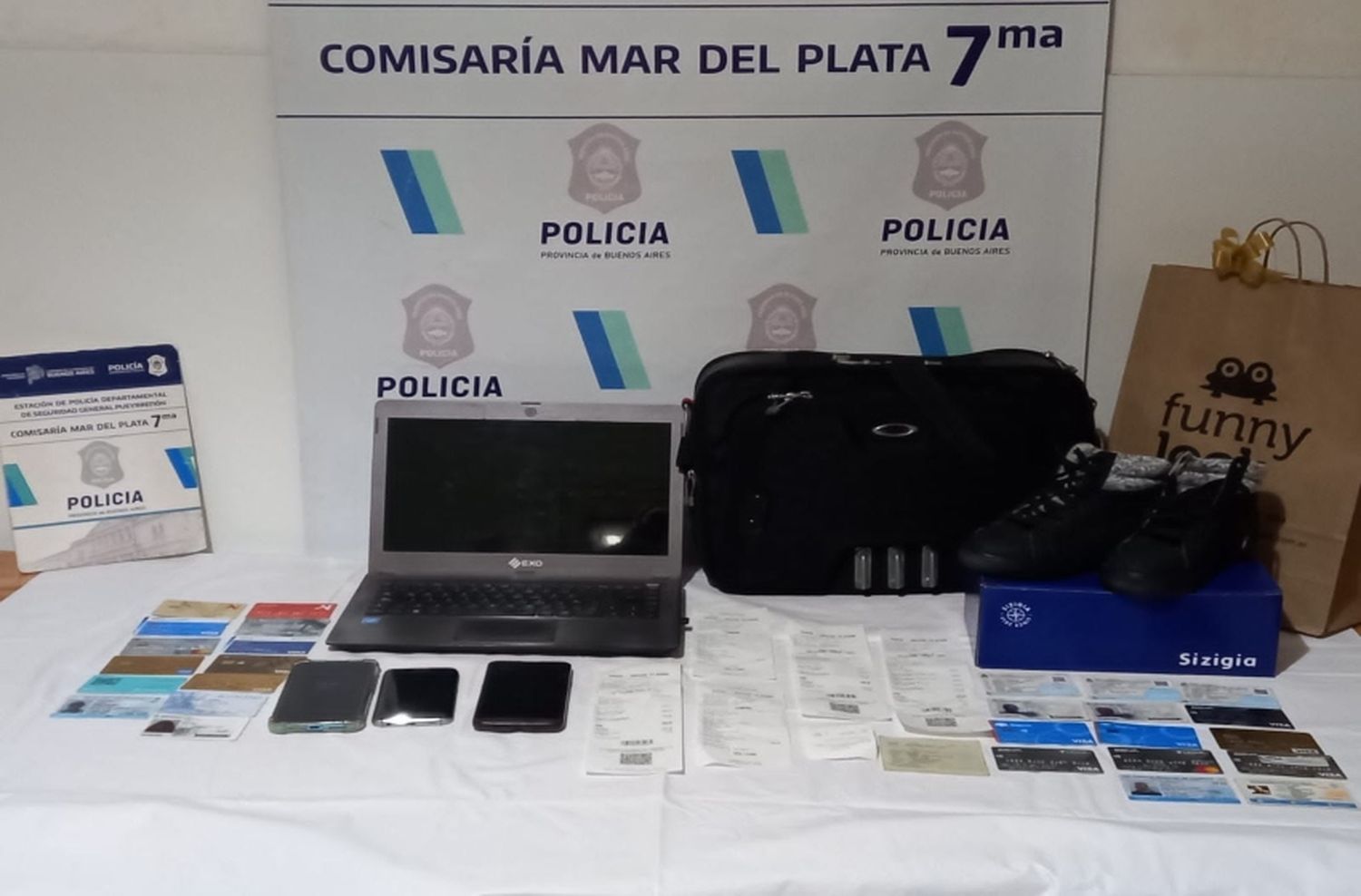 Realizaba compras con tarjetas ajenas y quedó detenido
