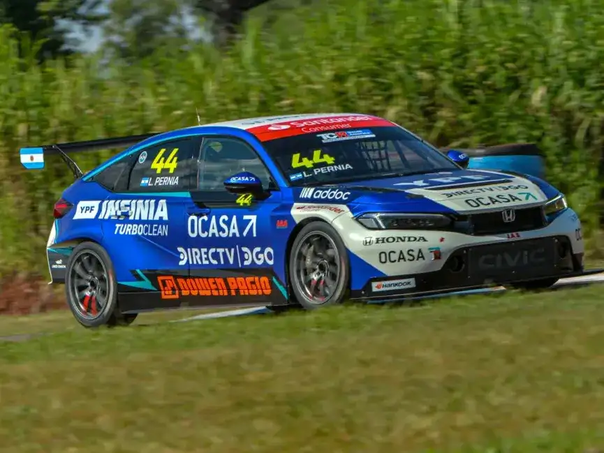Leonel Pernía en el autódromo de Posadas.
