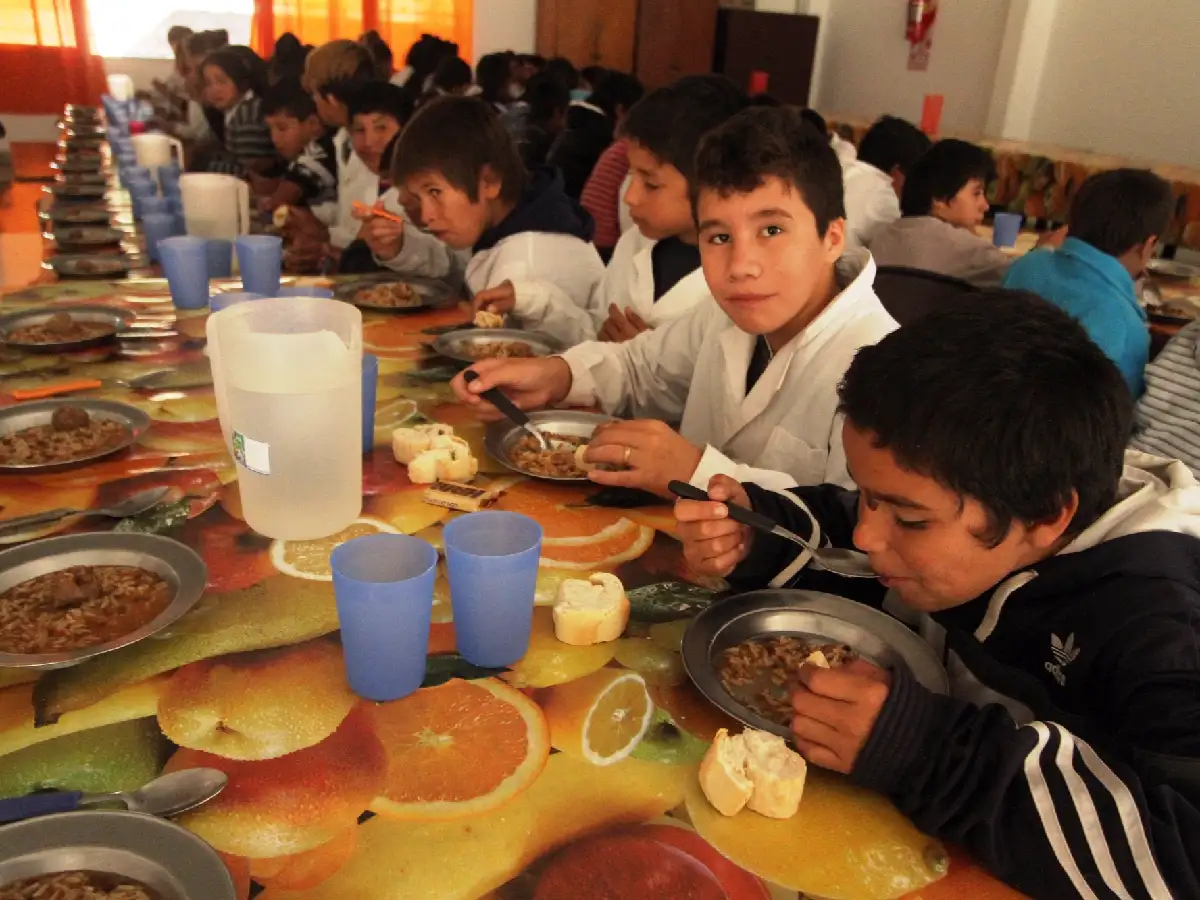 Tres de cada diez chicos no cumplen con 4 comidas diarias