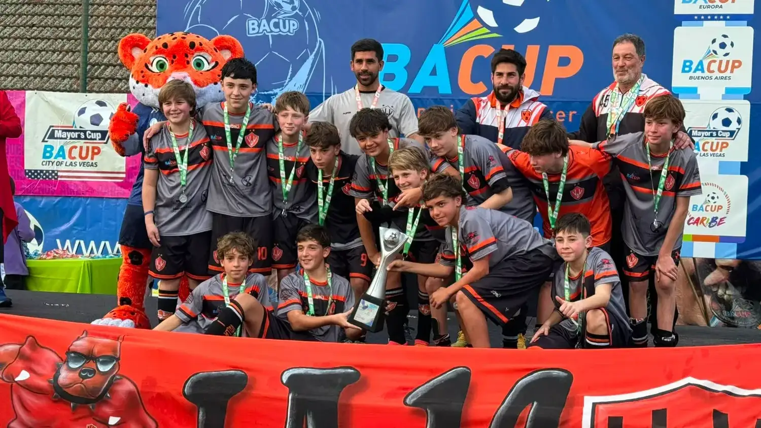 La categoría 2014 del "Naranja" también levantó un trofeo