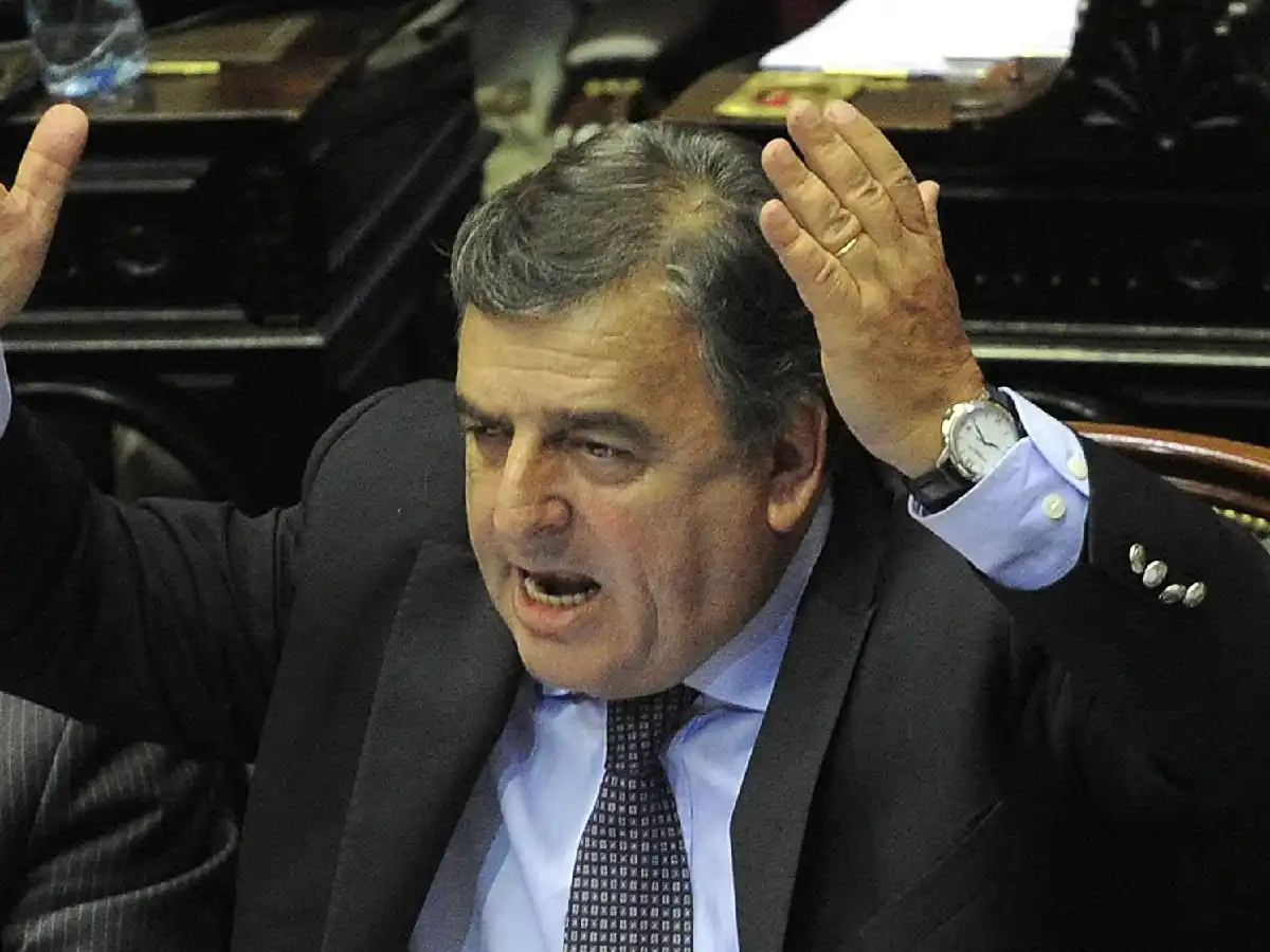 Negri: "Si nos creemos capangas para desafiarnos entre nosotros, nos atropellará el pasado"