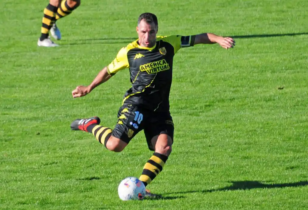 Los cuarenta de Mariano, crack del fútbol tandilense