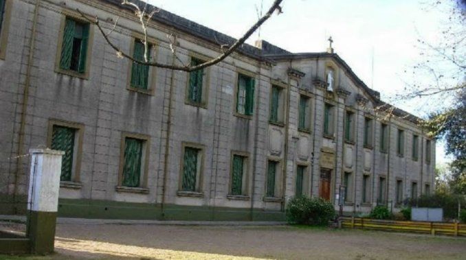 Alumnos se graban teniendo sexo en el baño del colegio