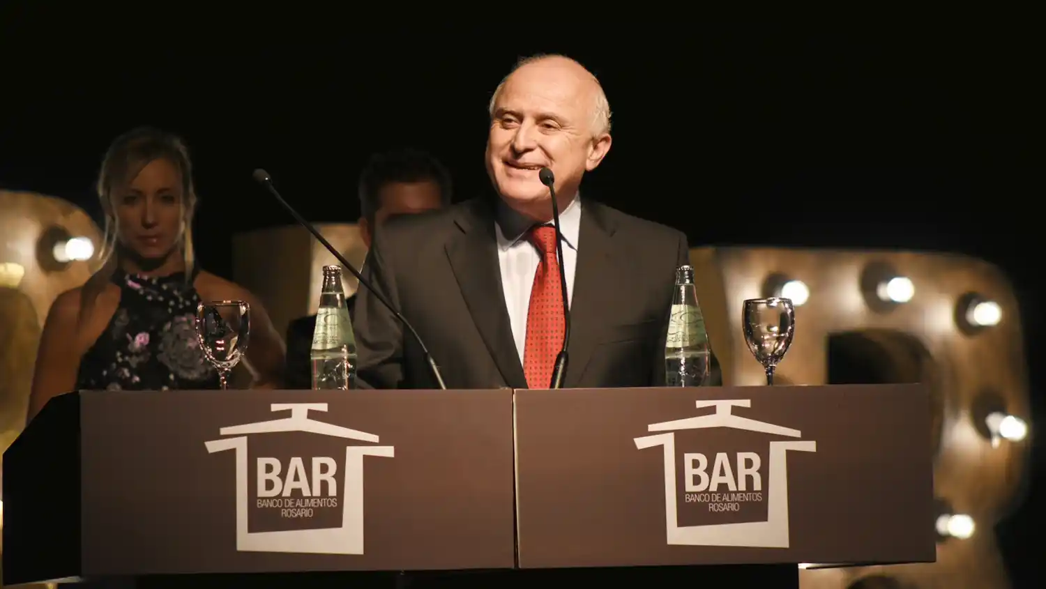 Lifschitz entregó un aporte al Banco de Alimentos de Rosario