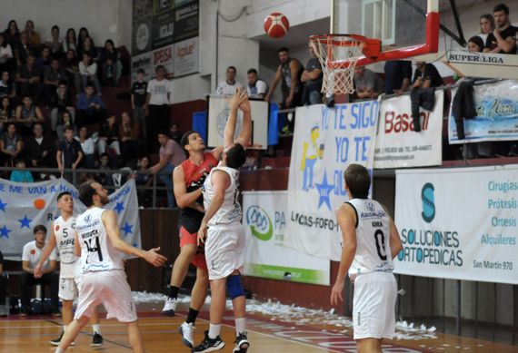 Con defensa, energía y variantes, Racing de Olavarría se floreó en el Martignoni