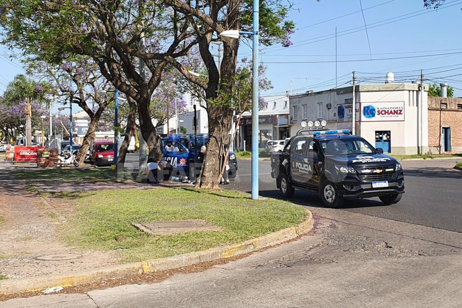 Una rafaelina se negó a entregarle su vehículo a la policía, llegó su pareja a “defenderla” y terminó detenido