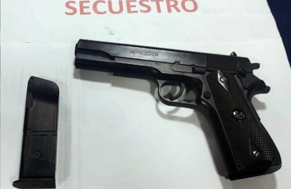Persecución y forcejeo: detuvieron a un joven de 19 años con un arma de fuego