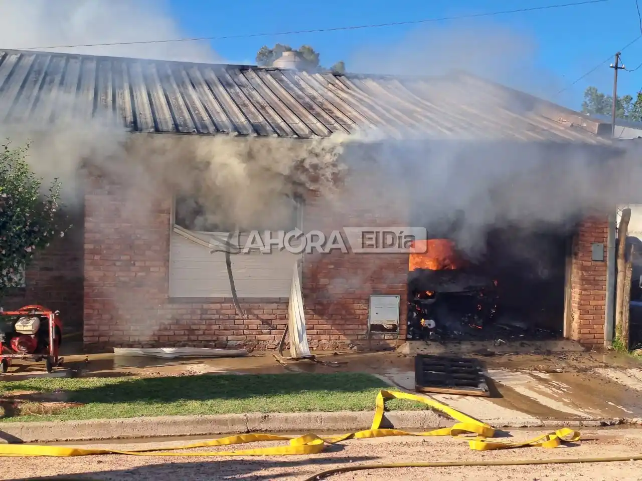 Urgente: se incendió una vivienda y depósito de mercadería en Gualeguaychú